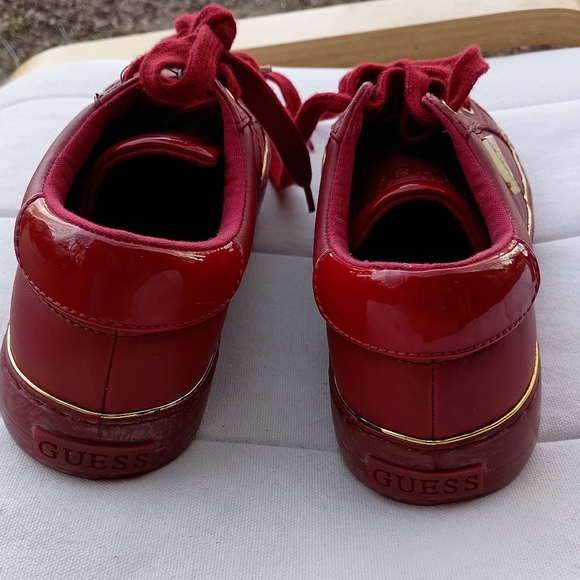 Guess Los Angeles Red Low Top Sneakers Gold Toned Trim Women’s_7 - Picture 4 of 16